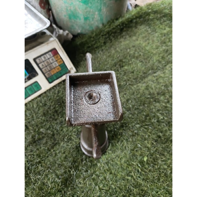 Con đội vít me hàng bãi Nhật