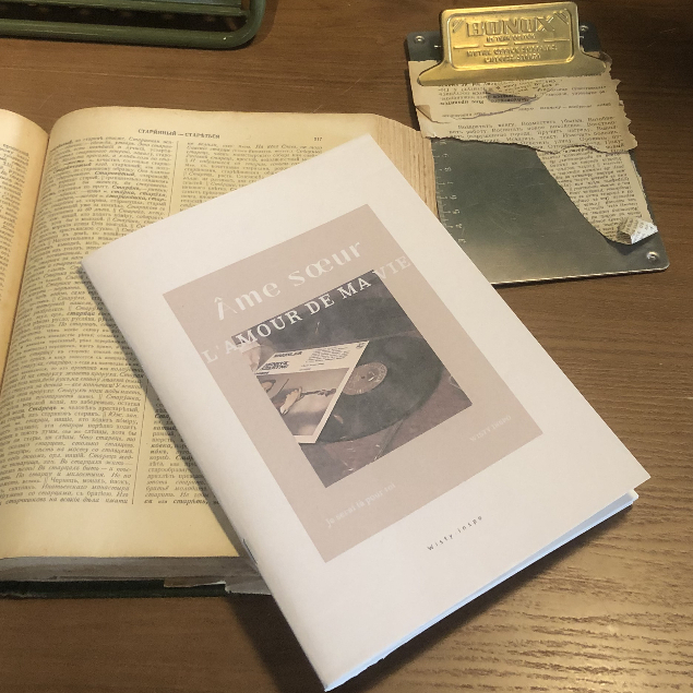 Tập vở học sinh B5 bìa phong cách Academia 80gsm ruột kẻ ngang-ô vuông