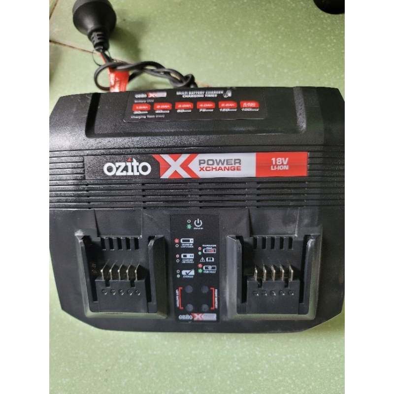 Sạc OZITO PowerX 18V ( 2 cổng sạc )