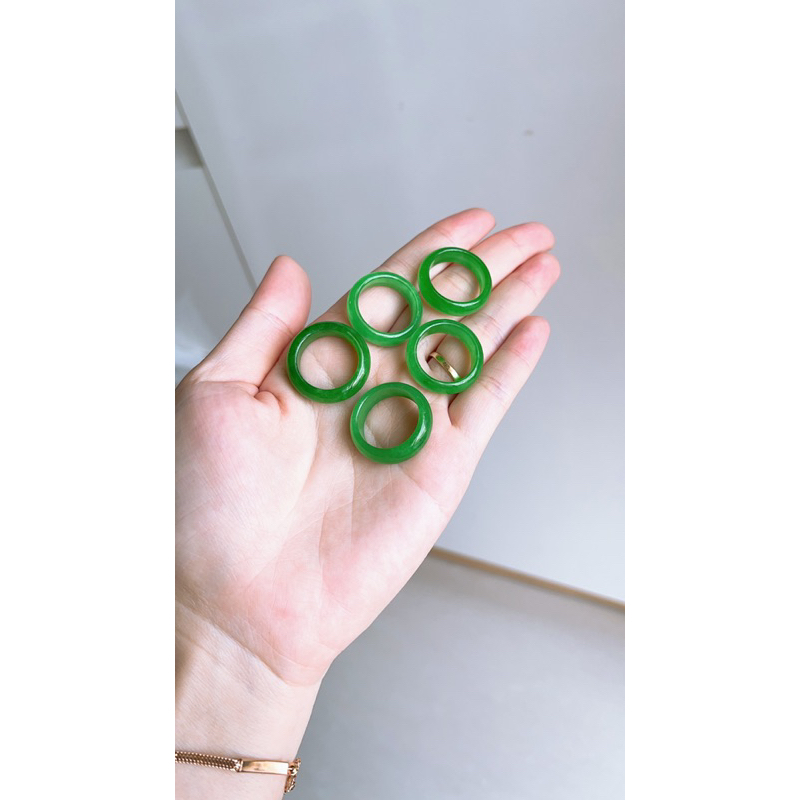 Nhẫn Cẩm thach xanh bóng đẹp, hợp mạng mộc, hoả