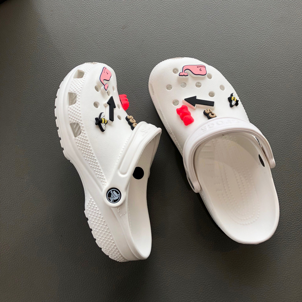 Dép sục crocs màu trắng cực đẹp, cho nam và nữ, tặng thêm sticker nữa nha  ST