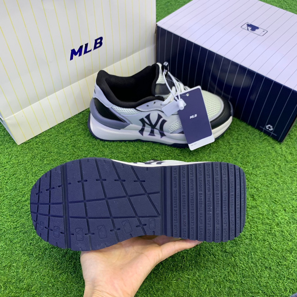 Giày nam nữ MLB Chunky Runner New York Yankees Black, Sneaker MLB Liner Mid màu trắng NY đen, Giày MLB thấp cổ mới 2023