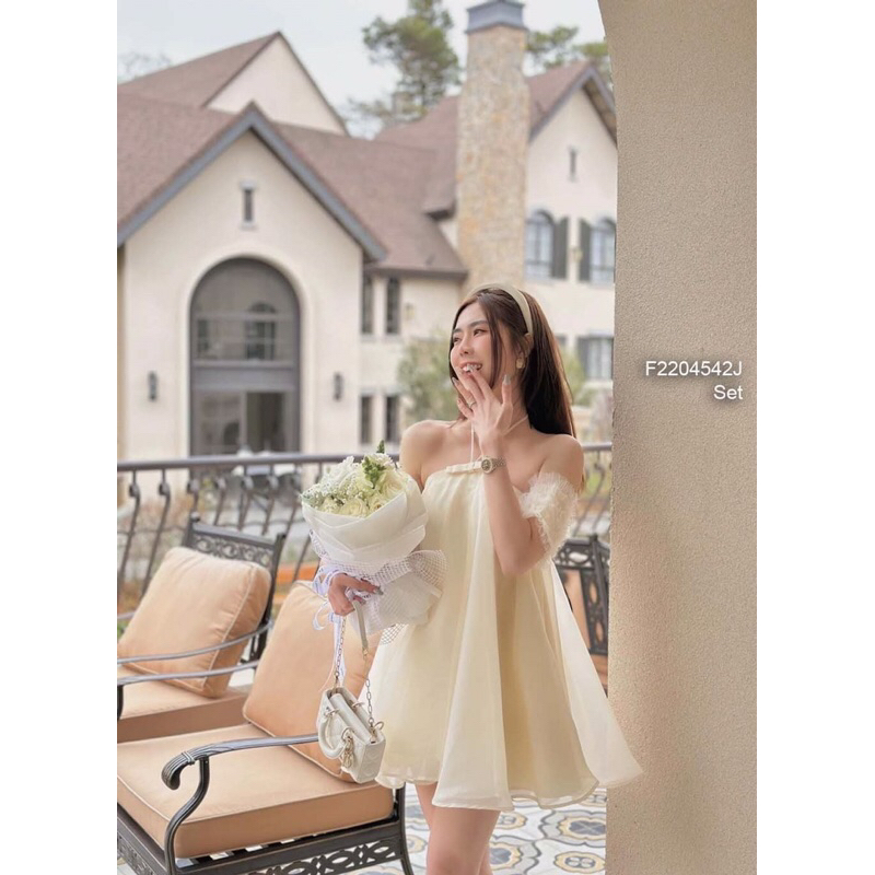 Set đầm xoè cổ yếm rớt vai kèm quần short
