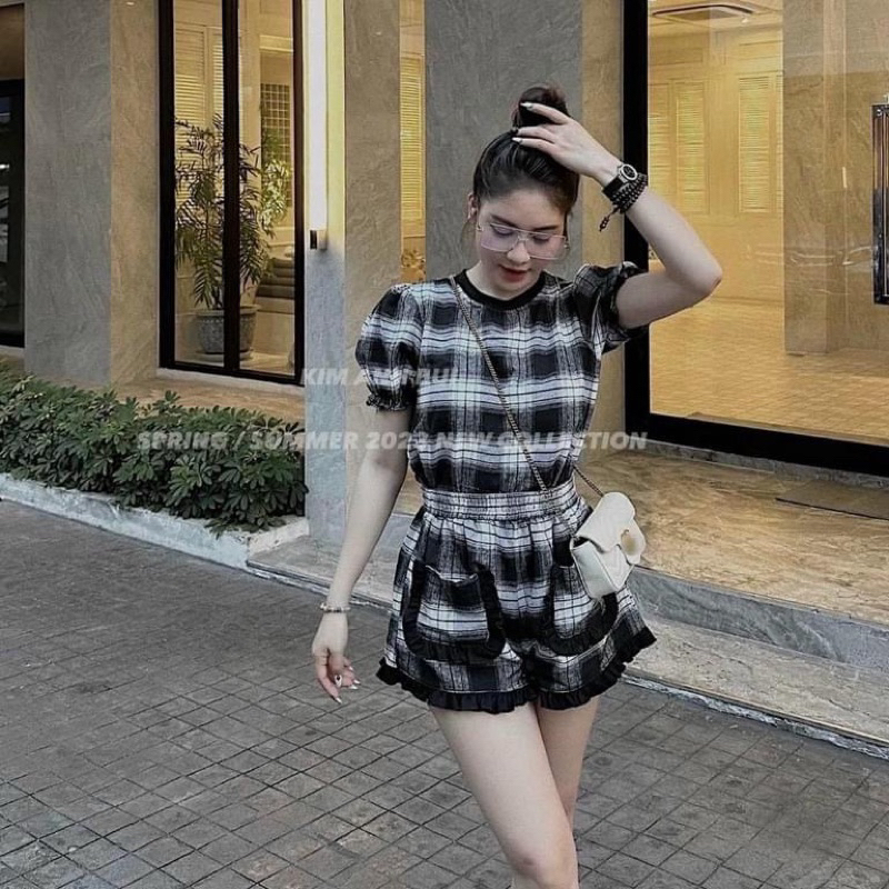 Set Bộ Đồ Nữ Áo Kẻ Caro Viền Bèo Tay Chun Bồng Mix Quần Sooc Phối Túi Viền
