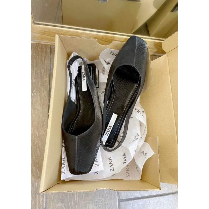Giày Xăng đan đen nữ mũi vuông trendy , slingbacks zara đế bằng hở gót, da giả vân rắn