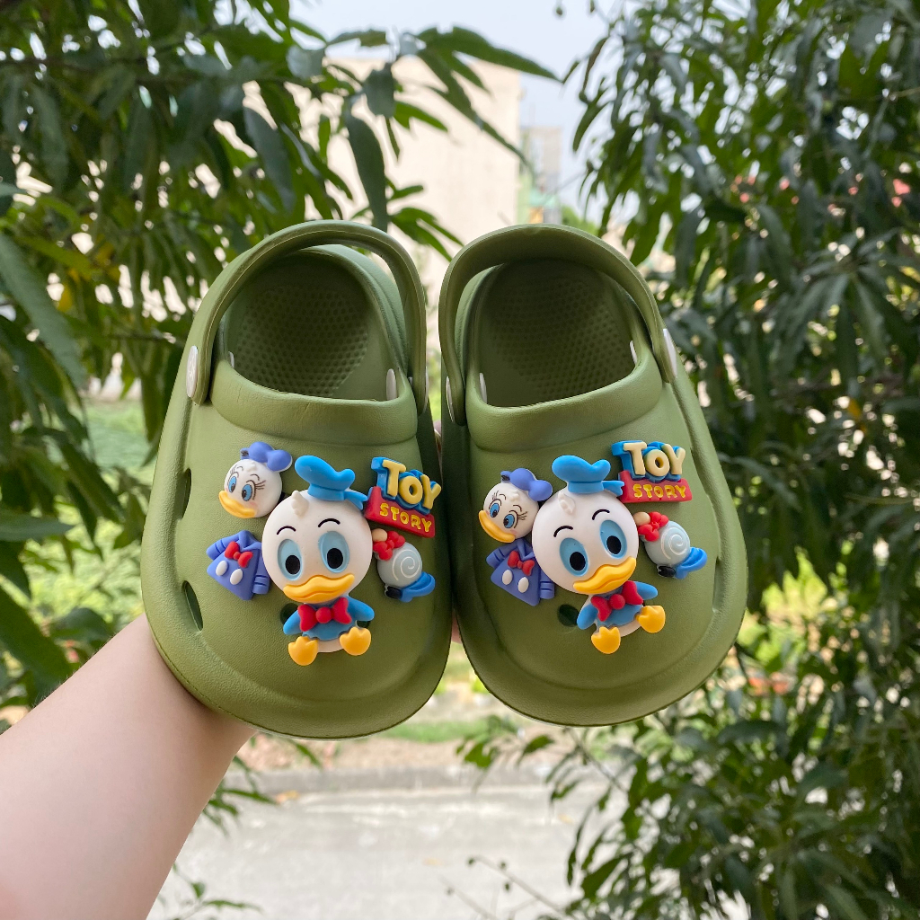 Dép cho bé trai bé gái, sục cross siêu nhẹ, charm vịt Donald dễ thương