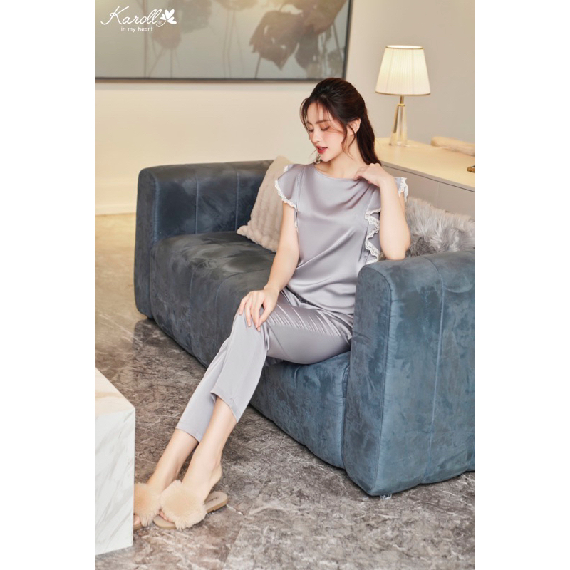 Đồ bộ nữ mặc nhà Jcvcoll - Karoll NH23.016 LỤA 1 MÀU ÁO SN BÈO. QD