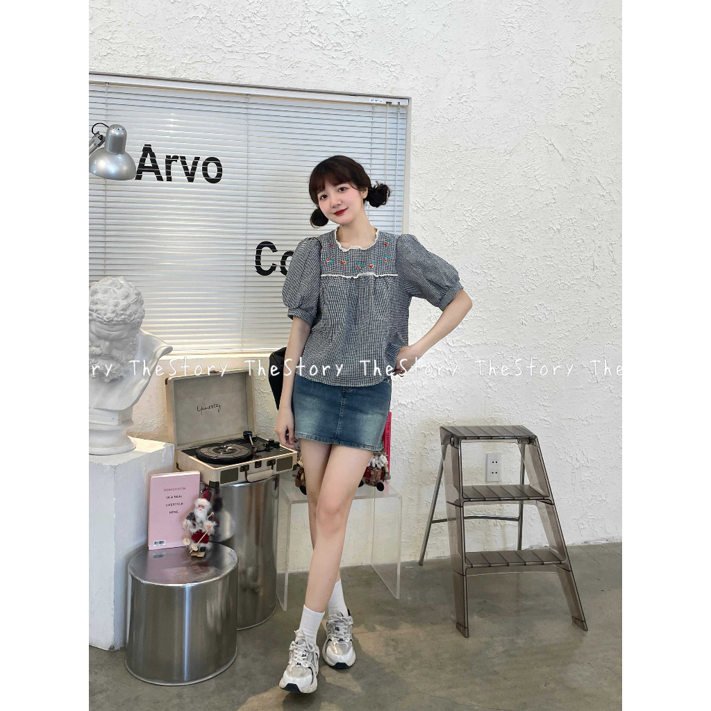 Áo caro đen tay ngắn thêu hoa  A3066