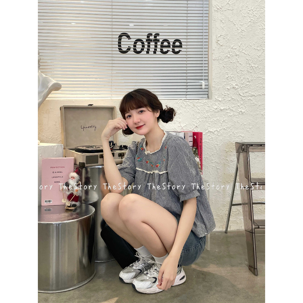 Áo caro đen tay ngắn thêu hoa  A3066