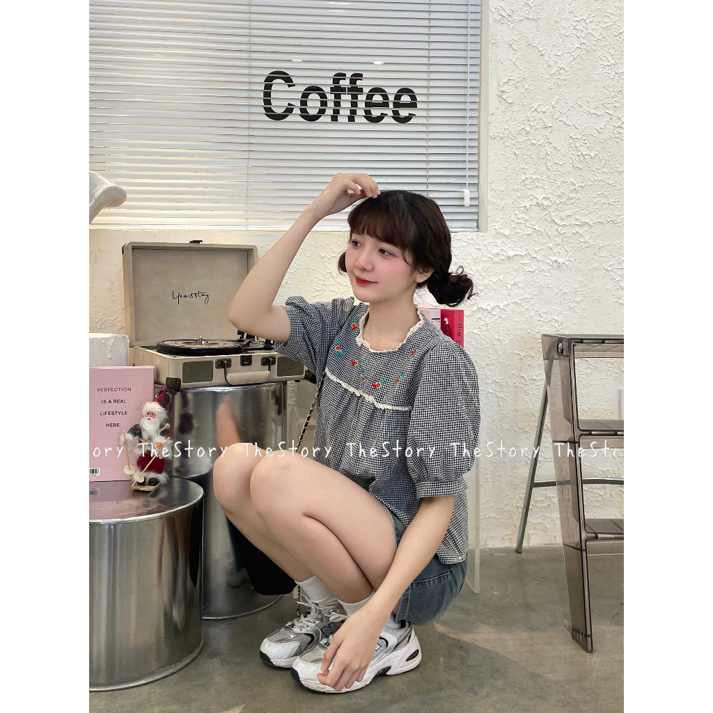 Áo caro đen tay ngắn thêu hoa  A3066