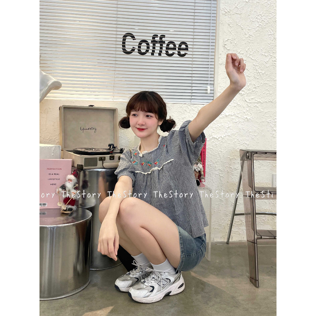 Áo caro đen tay ngắn thêu hoa  A3066