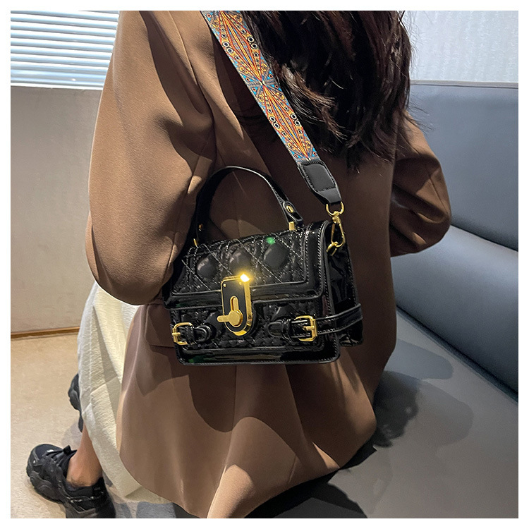 Túi xách nữ chất liệu da bóng đeo chéo đeo vai - THL02