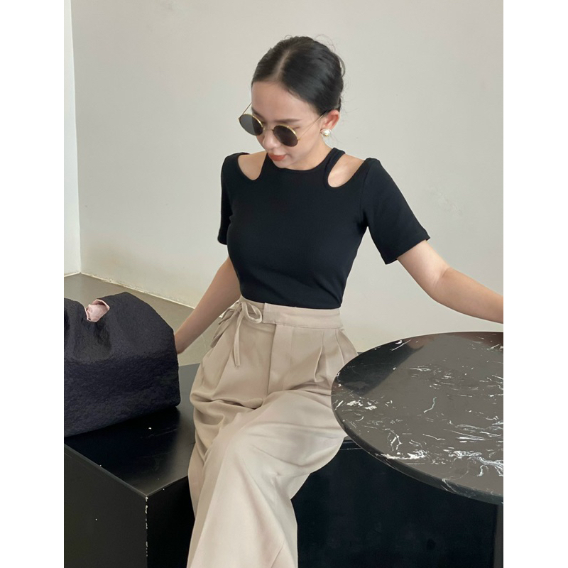 Áo thun nữ trơn ôm, áo thun croptop cổ tim kiểu đen gân khoét vai rút dây bigsize 45-75kg YSTORE