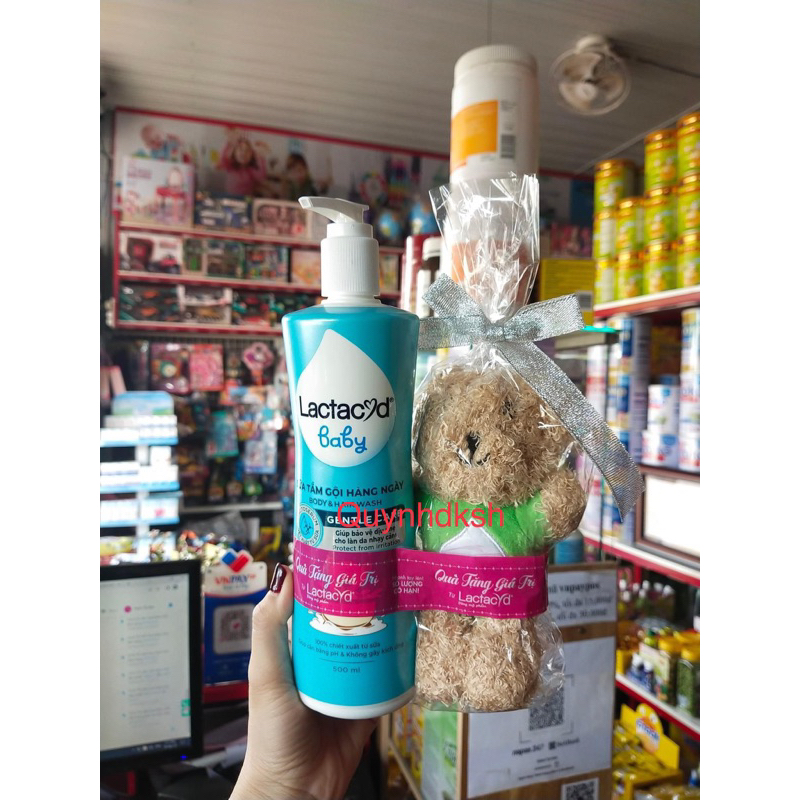 Hàng kèm 2 chai nhỏ sữa tắm gội toàn thân trẻ em lactacyd bb gental care baby và extra milky 500ml