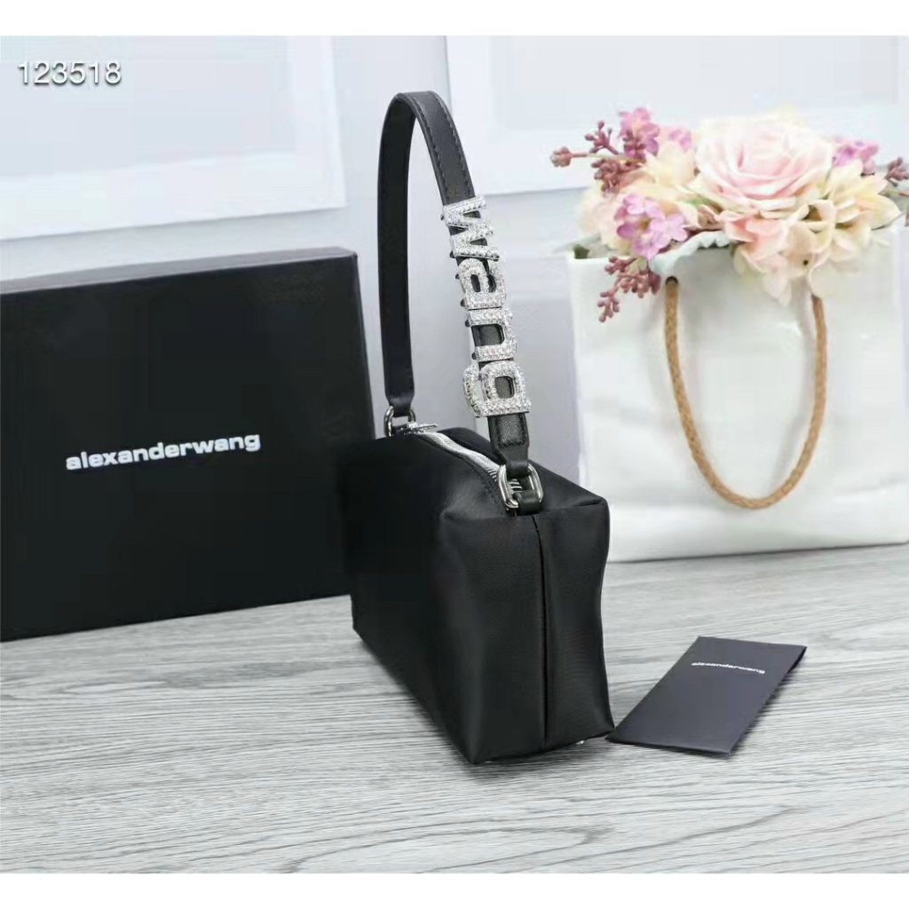Túi xách nữ đeo vai xách tay đây đeo thiết kế độc đáo chữ wang - THL03