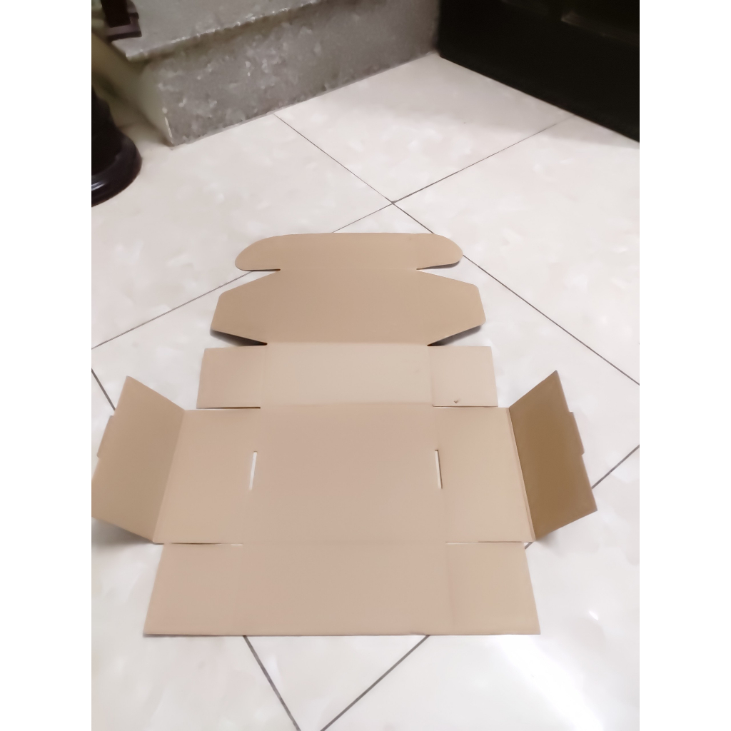 Hộp carton gói hàng 24 x 19 x 10 ( 1200 đ/ hộp )