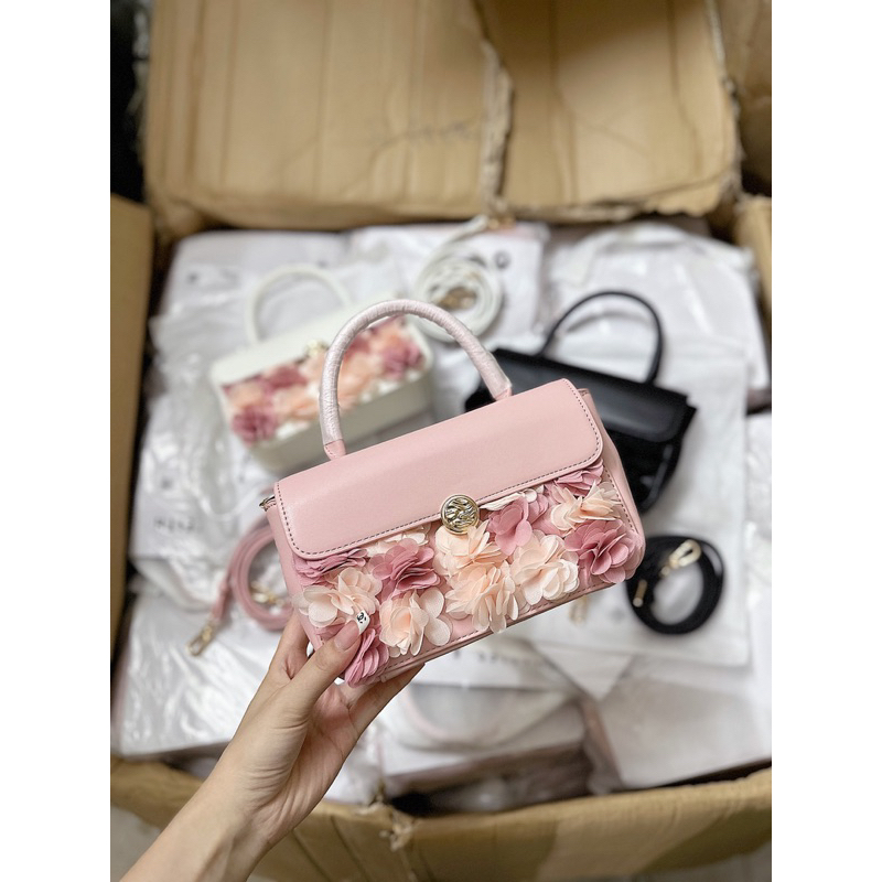 Túi cnk quai xách hoa nổi mới nhất xinh xĩu lun ạ 22cm