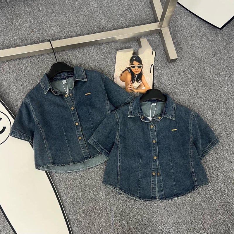 ÁO SƠ MI JEAN DENIM CÚC BẤM MÀU XANH CỔ ĐIỂN. ÁO BÒ CỘC TAY TRƠN CHO NỮ.