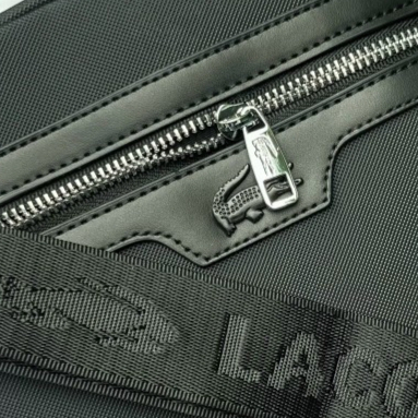 Túi nam đeo chéo Lacoste 2 ngăn khóa zip logo cá sấu đẹp
