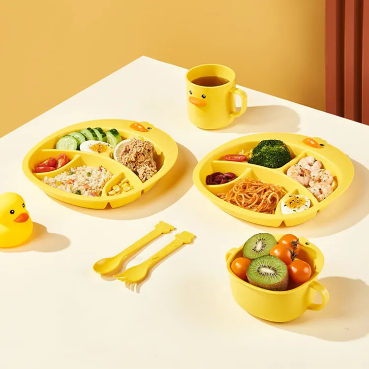 Khay ăn dặm cho bé vịt con dễ thương nhựa PP 5 ngăn kèm muỗng nĩa 6648