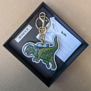 Coach charm dinosour chính hãng
