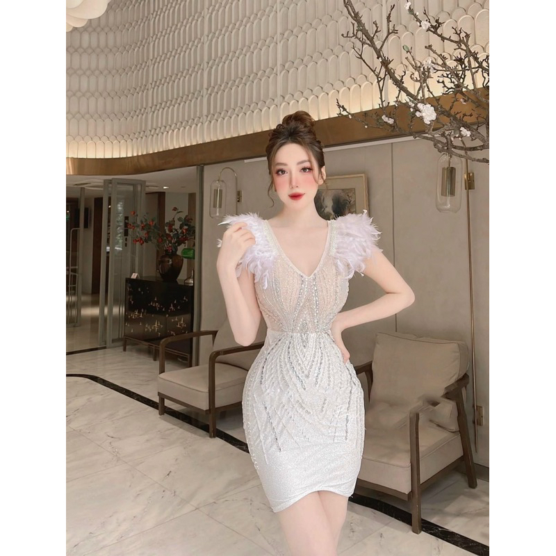 Đầm body dự tiệc TRIPBLE T DRESS ngắn mini cổ V kết cườm hình thoi phối lông vũ - size S/M/L - MS468V