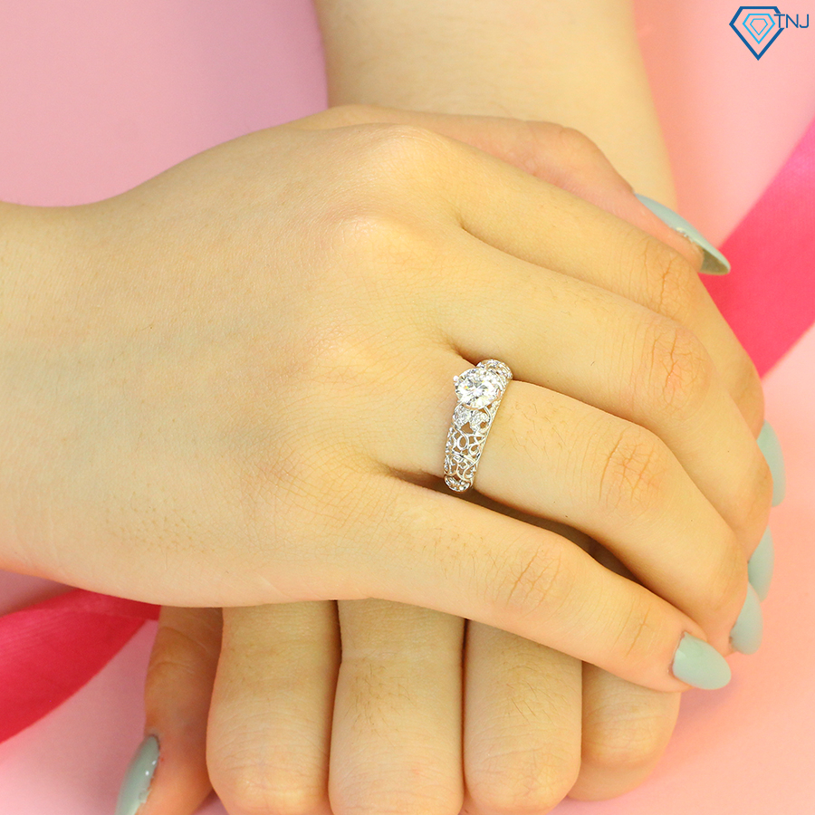 Nhẫn nữ kim cương Moissanite 6mm hoa văn tinh tế, kiểm định GRA xi bạch kim cao cấp NNM0002 - Trang Sức TNJ