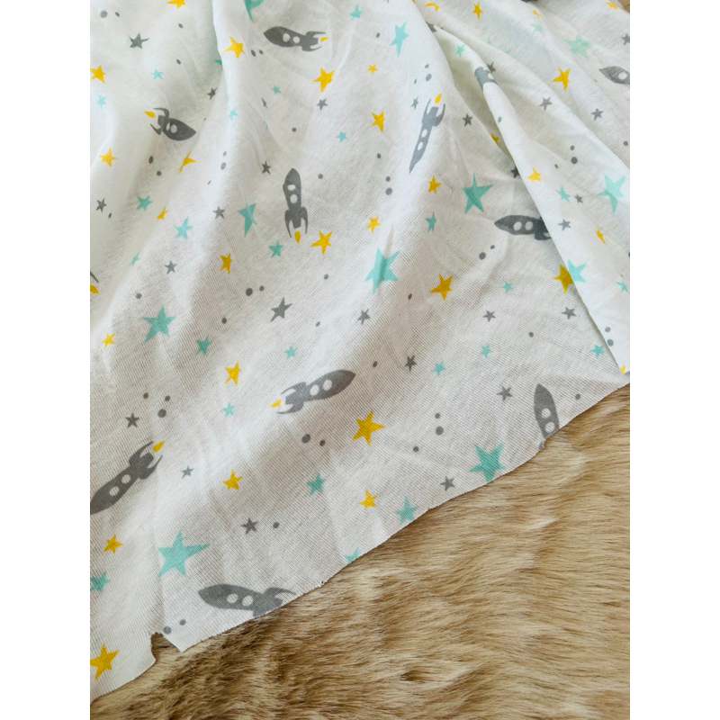 Vải thun cotton borip sơ sinh hoạ tiết tên lửa và ngôi sao