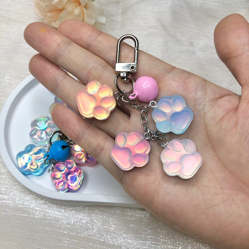 Móc khoá chân mèo nhỏ hologram nhiều màu sắc, móc khoá treo balo, túi xách, móc chìa khoá