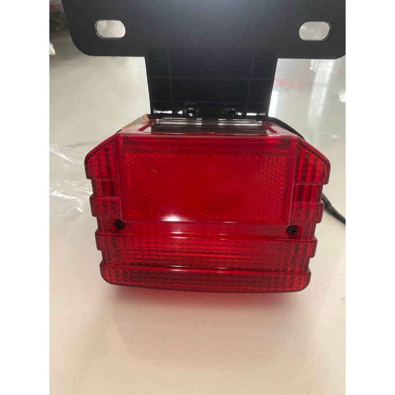 Củ đèn hậu xe Win 100 chính hãng UMV tặng kèm bóng và dây điện