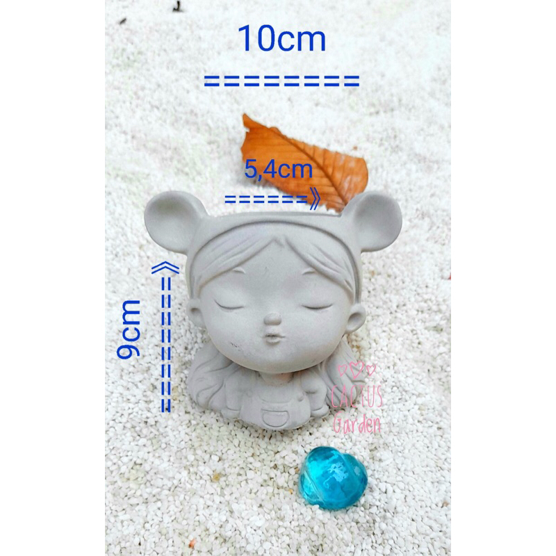 Chậu bé đội nón Mickey