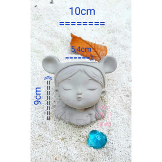 Chậu bé đội nón Mickey