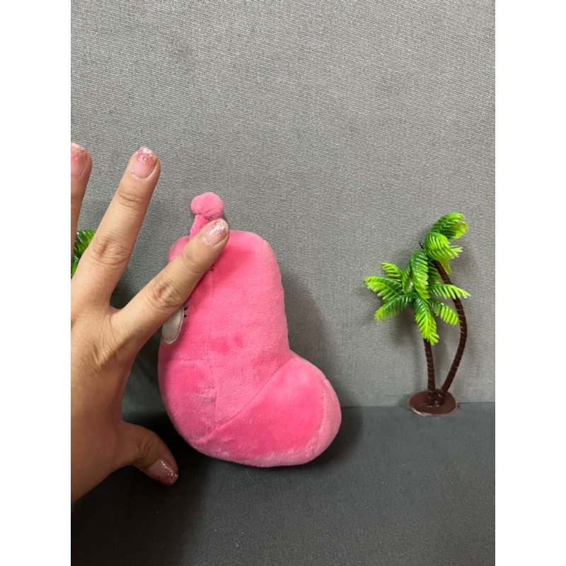 Gấu bông sâu Larva hồng đeo tai phone