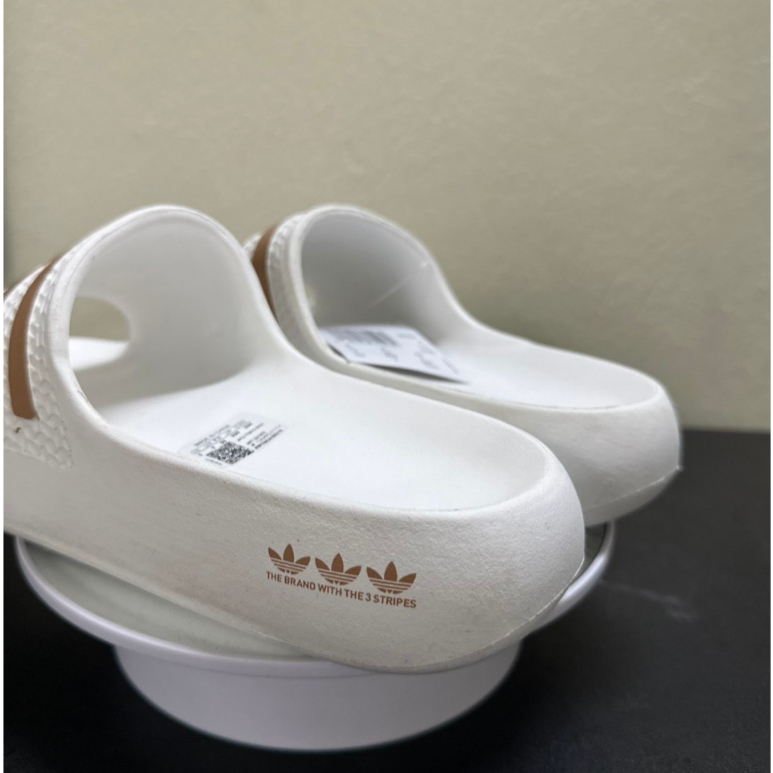 Dép đúc nam nữ Ayoon màu trắng viền nâu mới nhất Hot 2023, Dép ayoon trắng viền nâu đế cao su non Form dáng thể thao