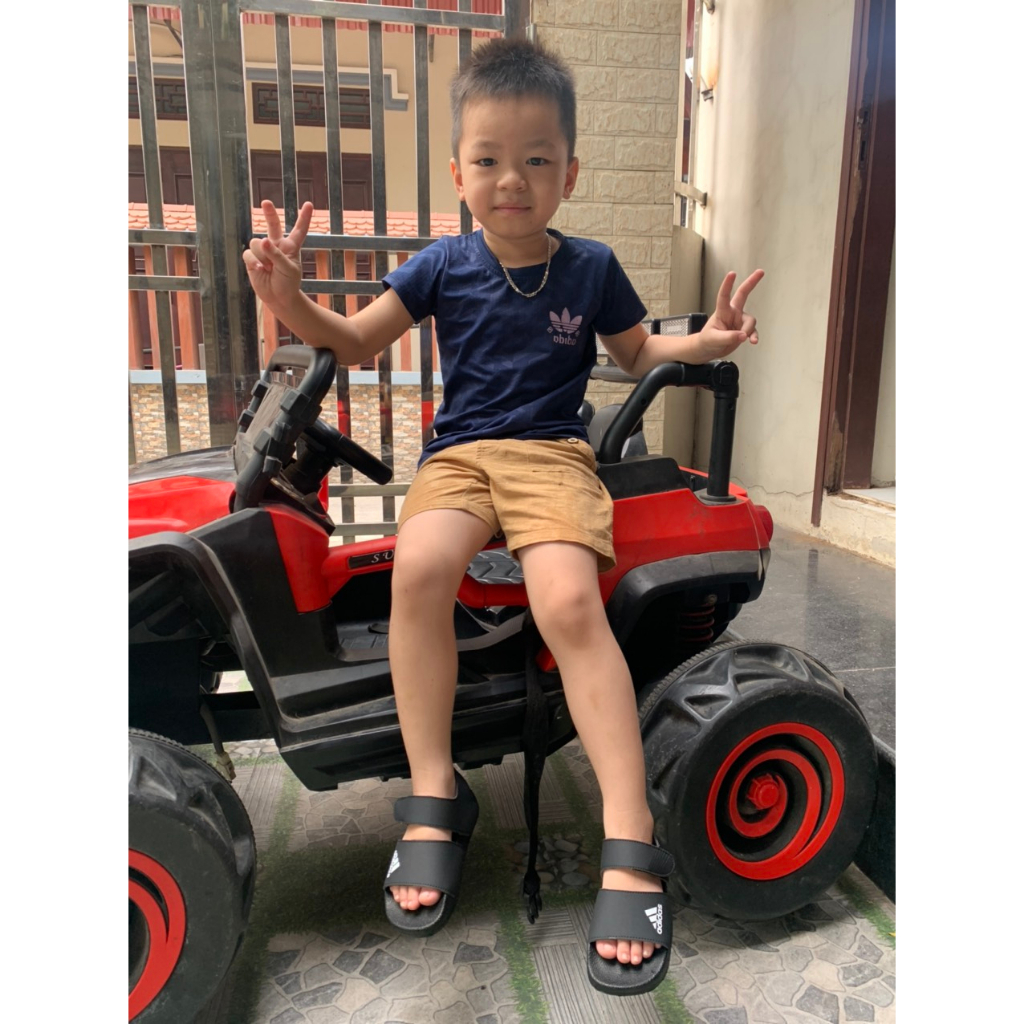 Dép sandal cho bé - chống trơn trượt  Adidasss đen + trắng full sz 26 - 35