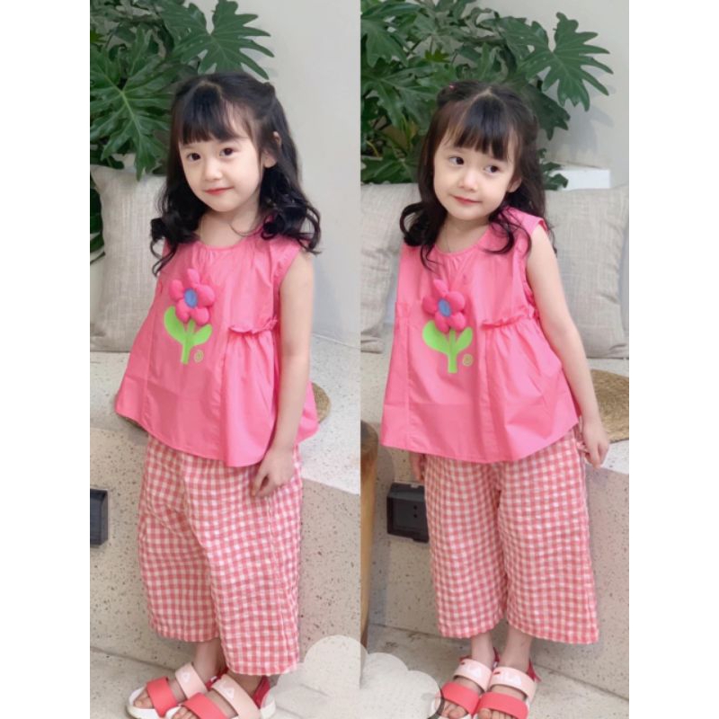 Bộ  áo nhúm hoa nổi quần xuông xinh xắn bé gái