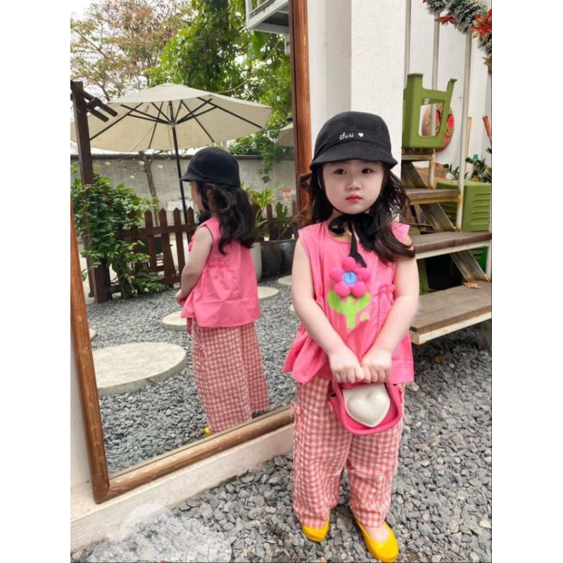 Bộ  áo nhúm hoa nổi quần xuông xinh xắn bé gái