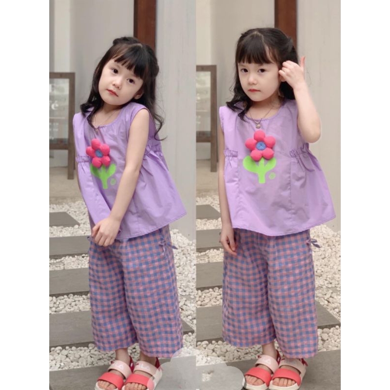 Bộ  áo nhúm hoa nổi quần xuông xinh xắn bé gái