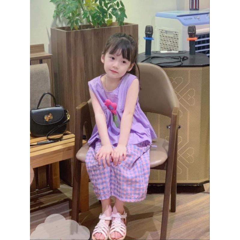 Bộ  áo nhúm hoa nổi quần xuông xinh xắn bé gái