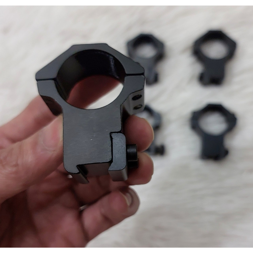 Chân kíh ray 11 và 20, chân đèn pin