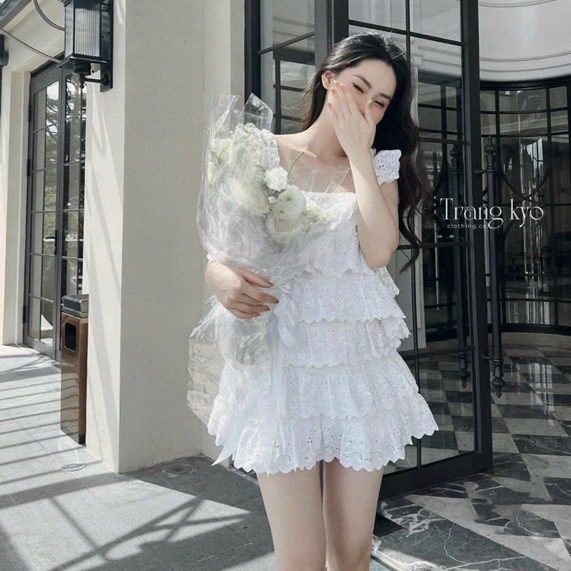 Set áo croptop 2 dây trắng ren bèo tầng + Quần short ren trắng