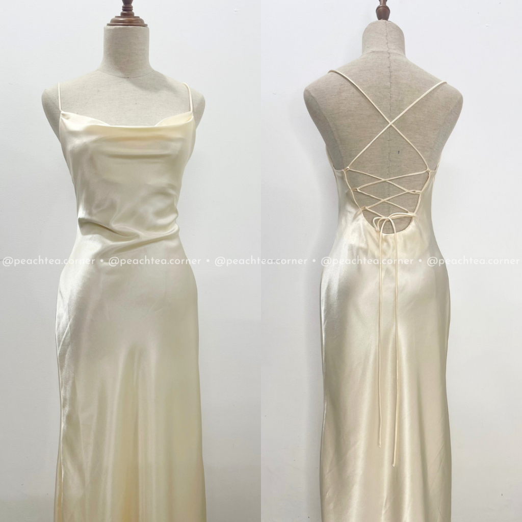 Đầm maxi cổ đổ kép dây đan lưng màu kem nhạt phù hợp đi biển
