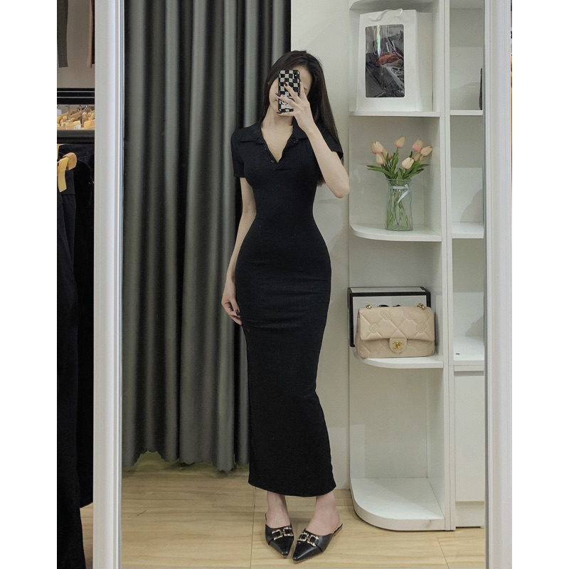 Đầm có cổ hở lưng