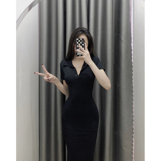 Đầm có cổ hở lưng