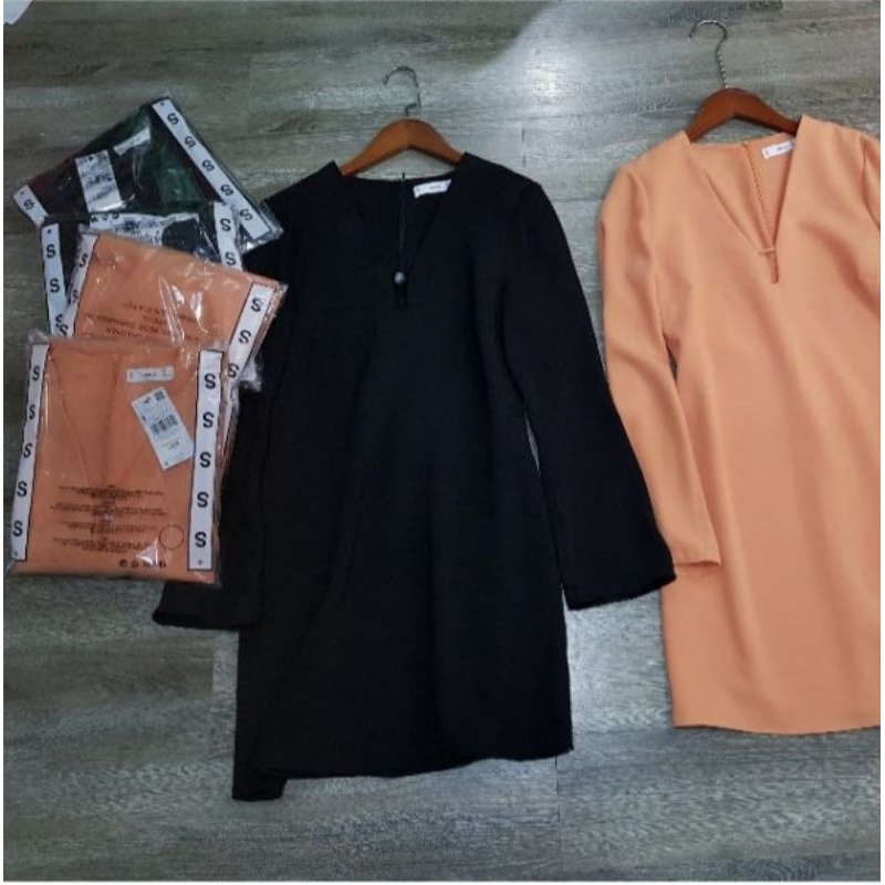 Váy M.A.N.G.O Neck applique (HÀNG DƯ XỊN)