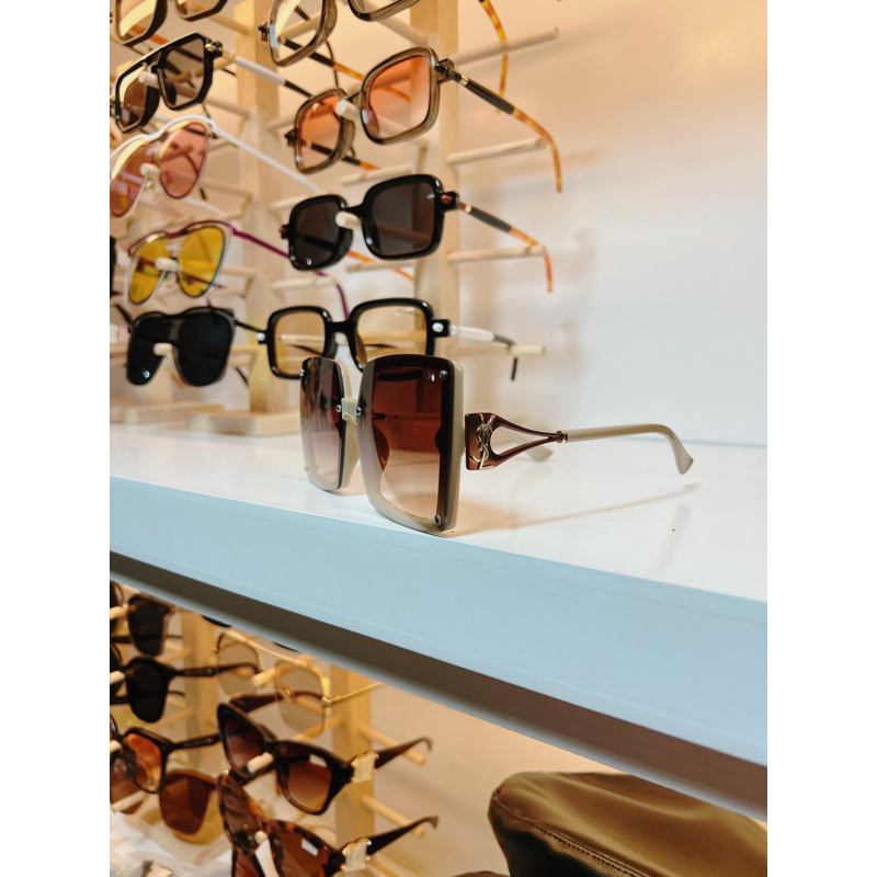 Kính Hiệu Vuông Tràn Viền Chữ YSL. Hot Trendy Mẫu Mới