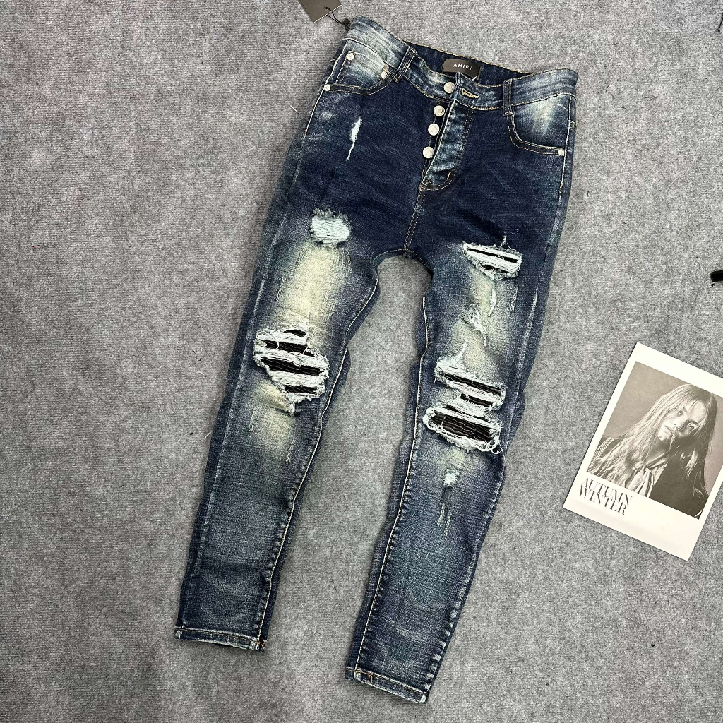 Quần jeans nam Amiri CD011 Xanh đậm vá da đen to,4 khuymay sát viền,chất liệu dehim co giãn 4 chiều,form sninky,Size 232