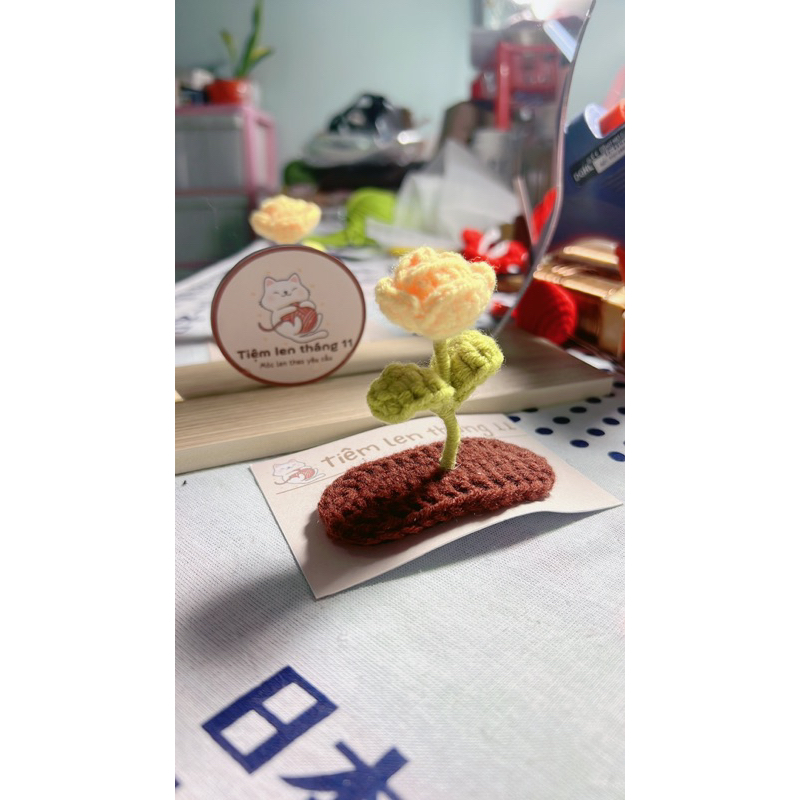 Kẹp tóc hoa hồng bằng len handmade