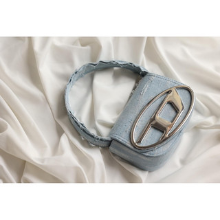 Diesel ✈️✈️✈️ chất liệu denim hot hit đã cập bến nhà em ahhh 🥰• 21cm - 1 mầu xanh chất liệu denim
