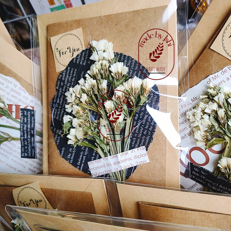 Thiệp vintage hoa khô Salem